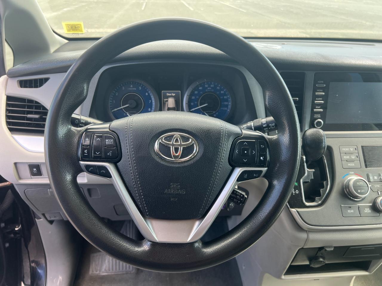 Toyota Sienna LE 7-Passenger Mobility 2020