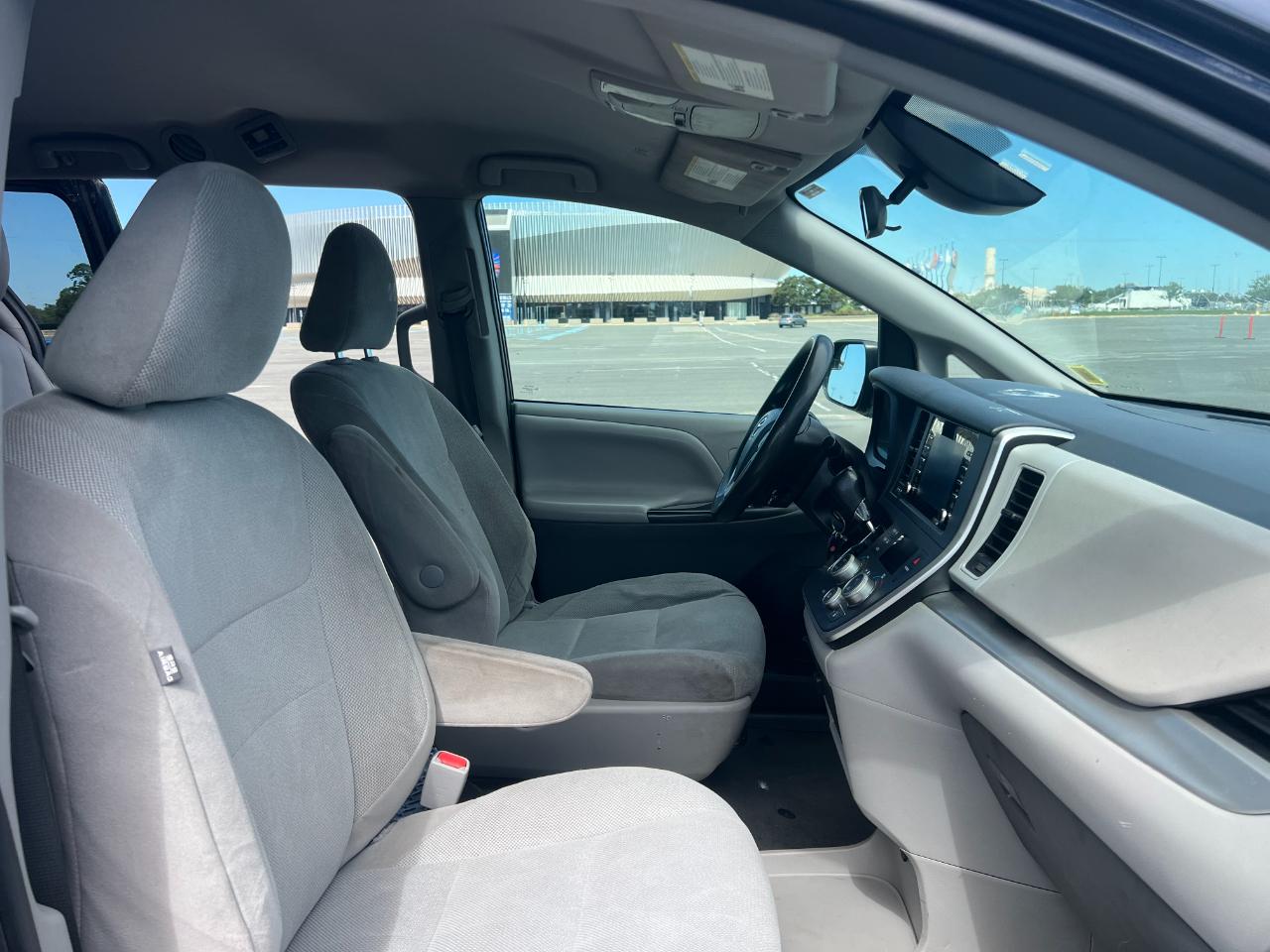 Toyota Sienna LE 7-Passenger Mobility 2020