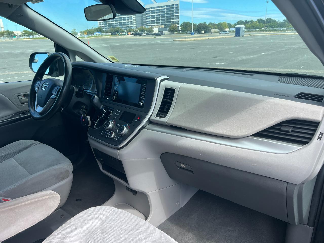 Toyota Sienna LE 7-Passenger Mobility 2020