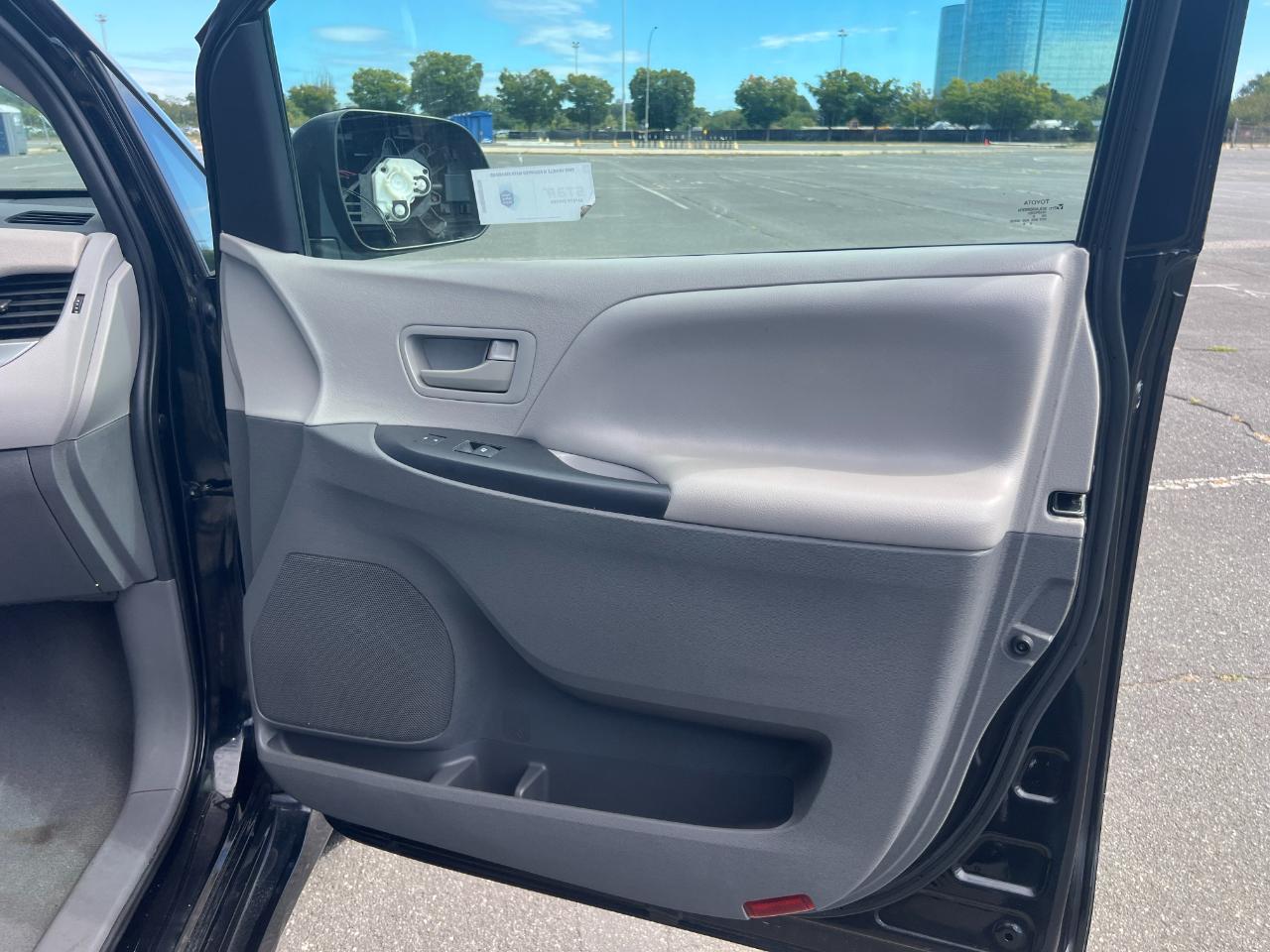 Toyota Sienna LE 7-Passenger Mobility 2020