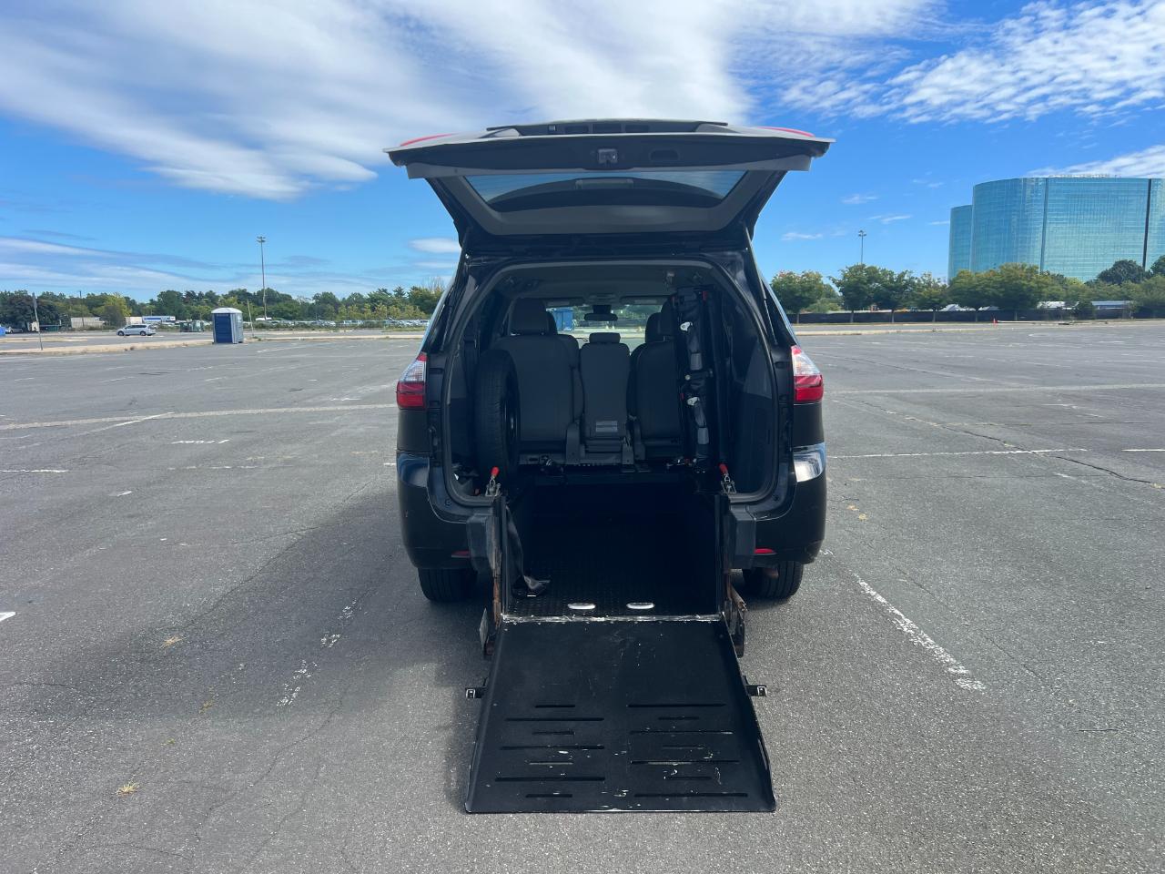Toyota Sienna LE 7-Passenger Mobility 2020