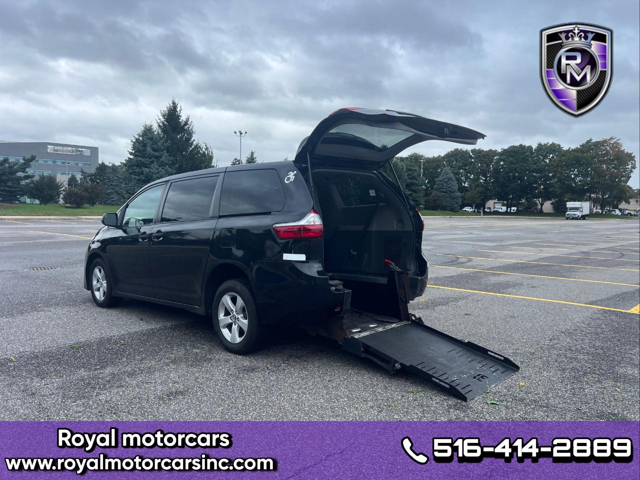 2020 Toyota Sienna LE 7-Passenger Mobility