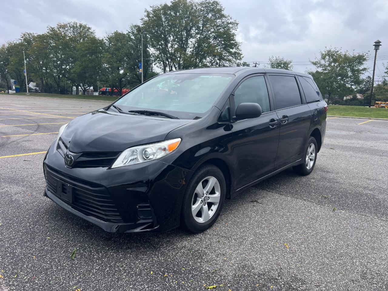 Toyota Sienna LE 7-Passenger Mobility 2020