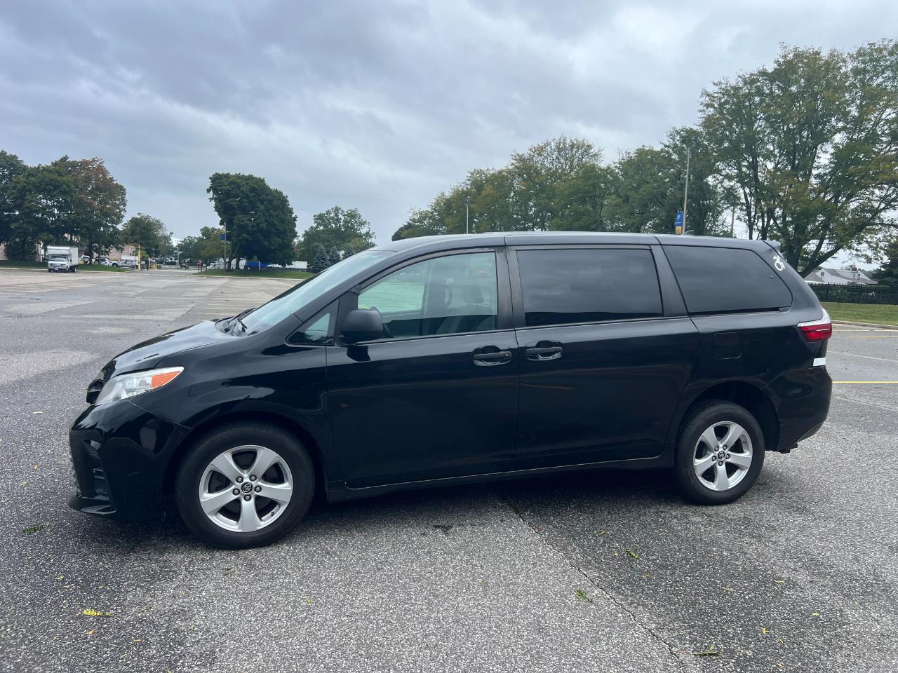 Toyota Sienna LE 7-Passenger Mobility 2020