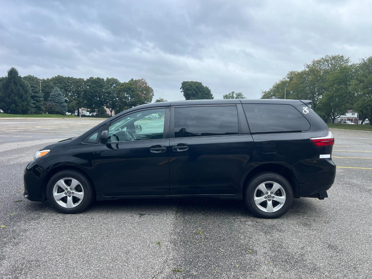 Toyota Sienna LE 7-Passenger Mobility 2020