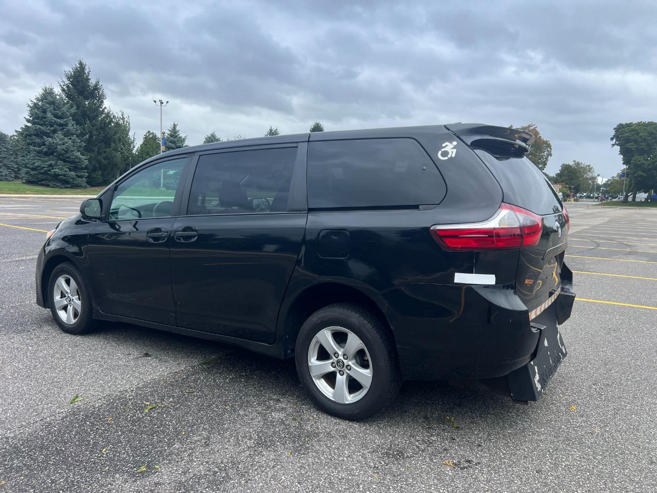 Toyota Sienna LE 7-Passenger Mobility 2020