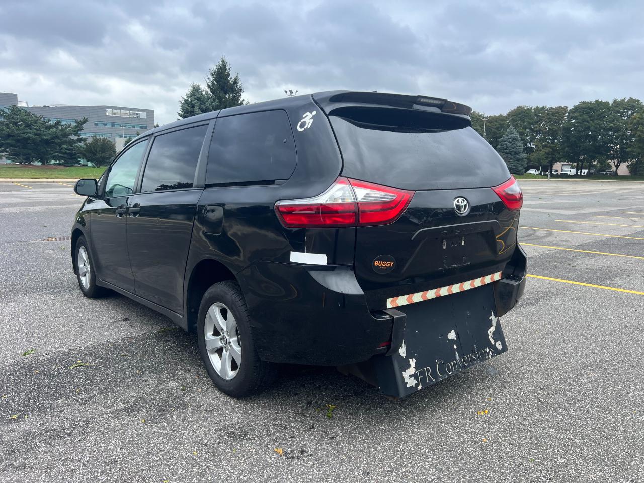 Toyota Sienna LE 7-Passenger Mobility 2020