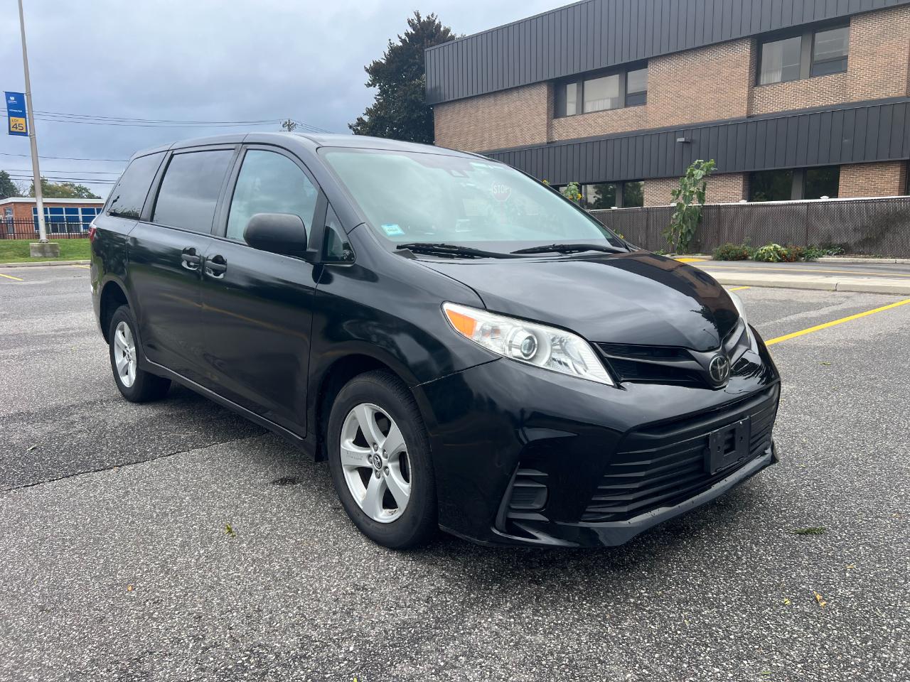 Toyota Sienna LE 7-Passenger Mobility 2020