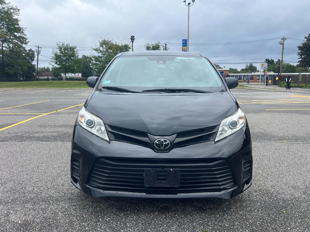 Toyota Sienna LE 7-Passenger Mobility 2020