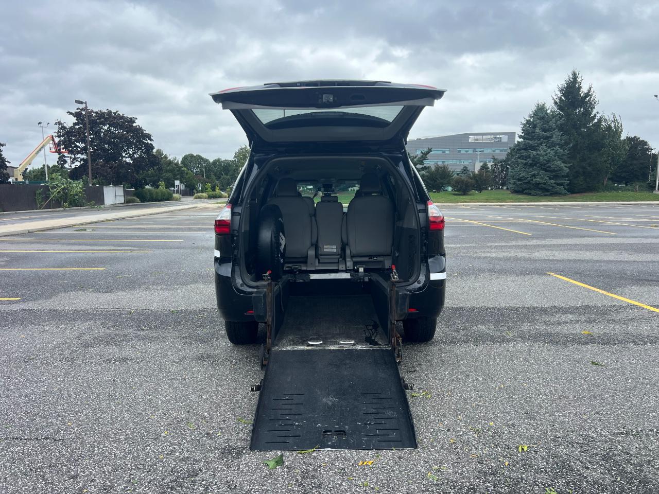 Toyota Sienna LE 7-Passenger Mobility 2020