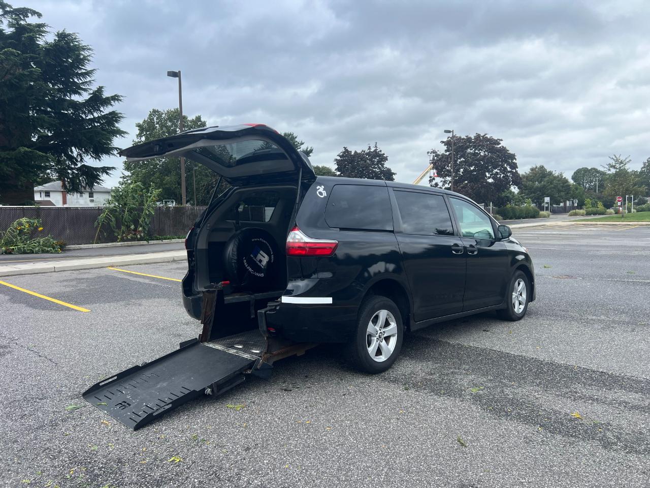 Toyota Sienna LE 7-Passenger Mobility 2020
