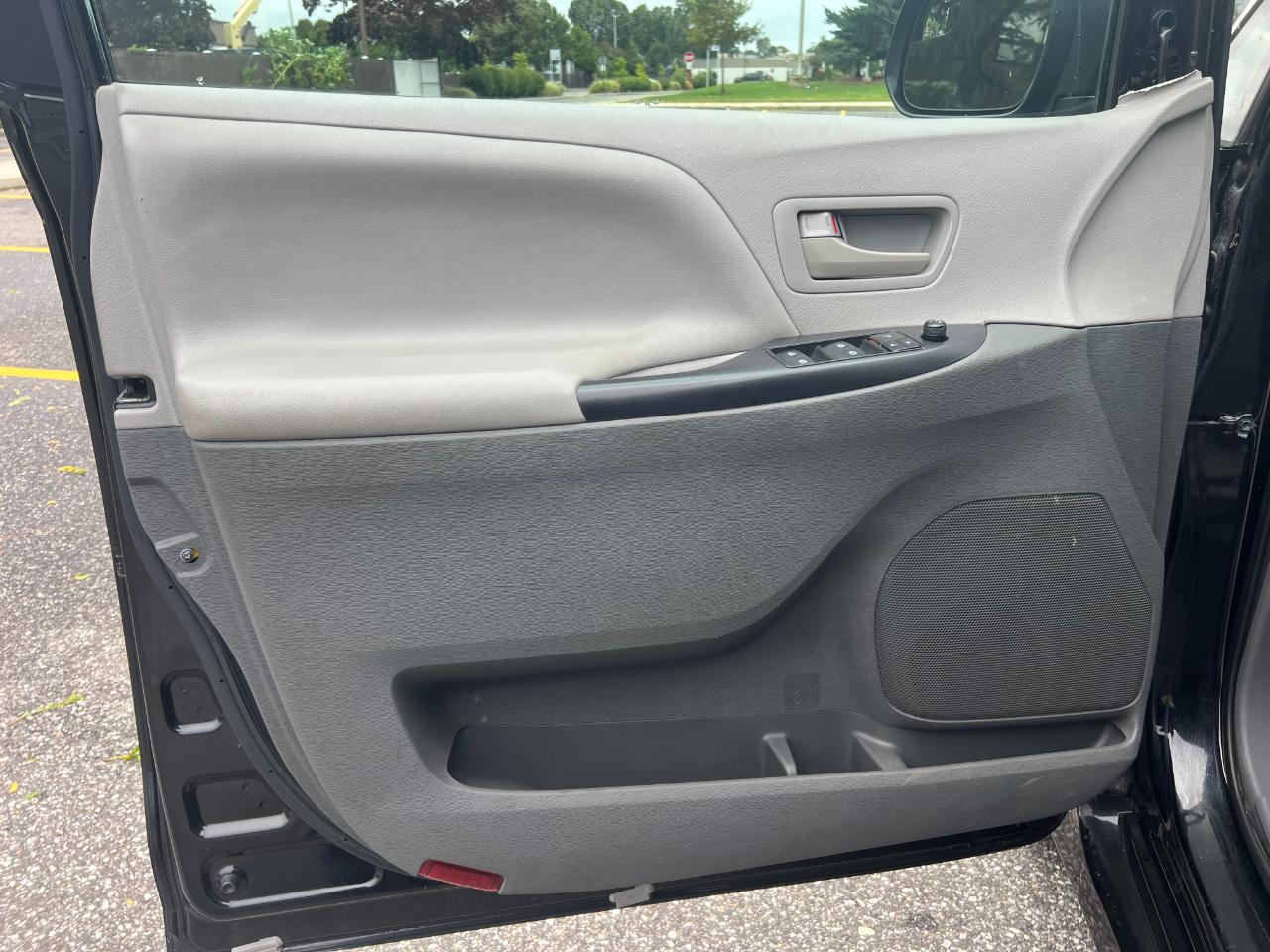 Toyota Sienna LE 7-Passenger Mobility 2020