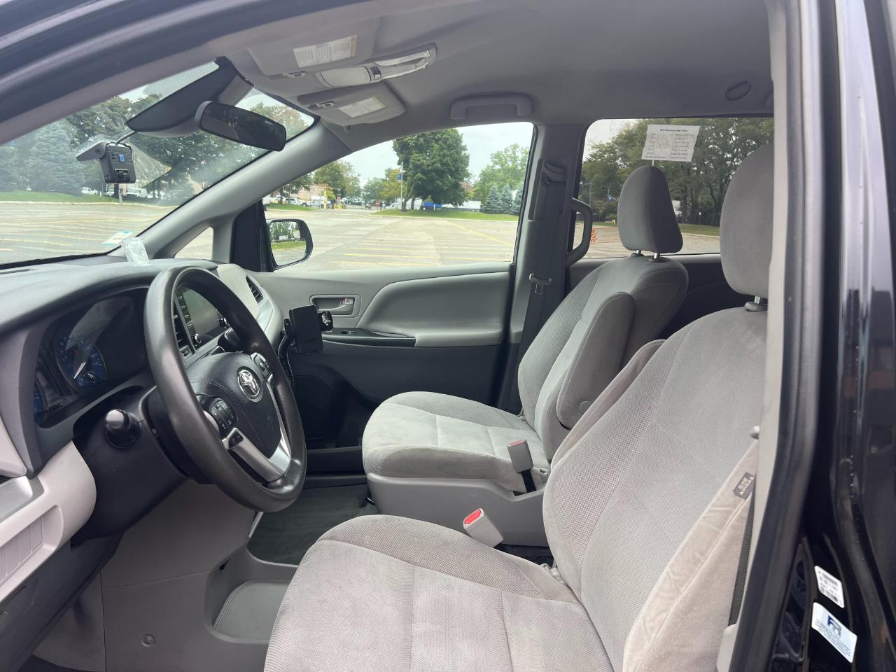 Toyota Sienna LE 7-Passenger Mobility 2020