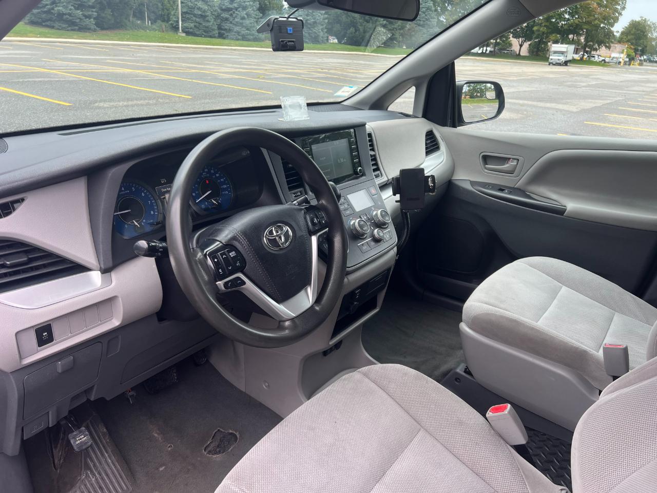 Toyota Sienna LE 7-Passenger Mobility 2020