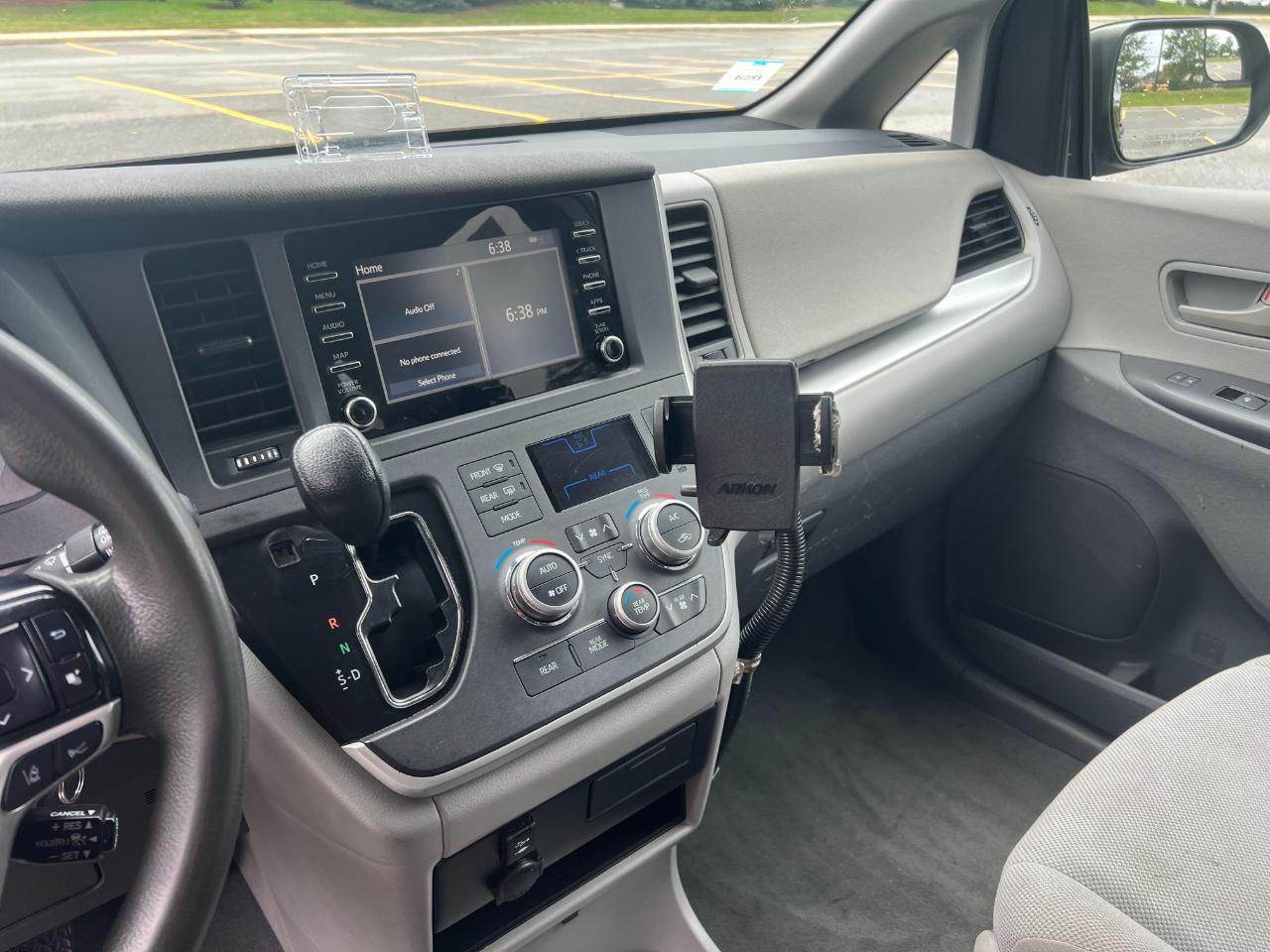 Toyota Sienna LE 7-Passenger Mobility 2020
