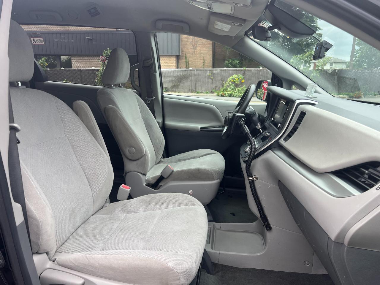 Toyota Sienna LE 7-Passenger Mobility 2020