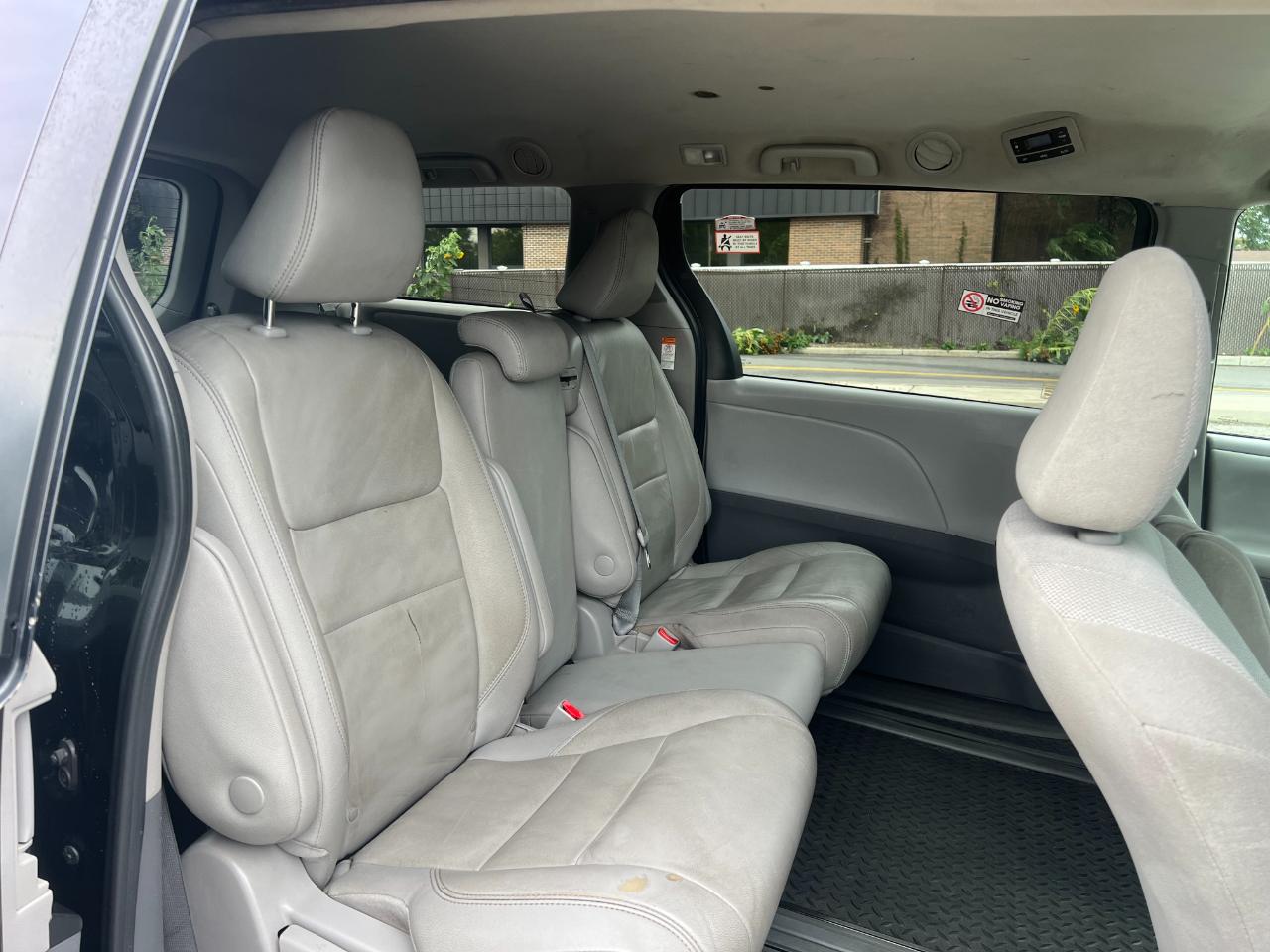 Toyota Sienna LE 7-Passenger Mobility 2020