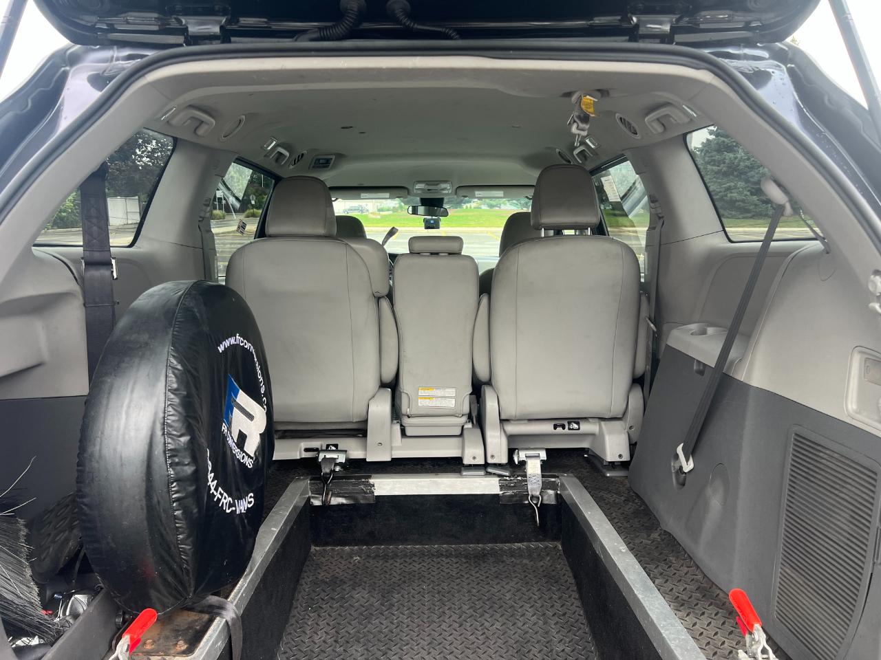 Toyota Sienna LE 7-Passenger Mobility 2020