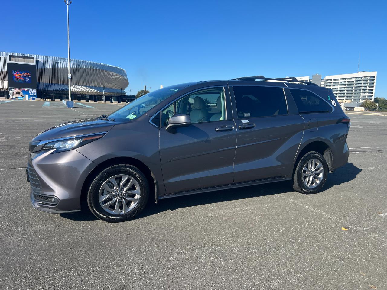 Toyota Sienna LE 8-Passenger 2024