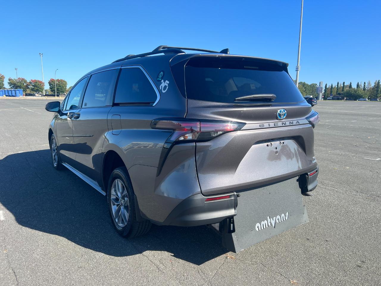 Toyota Sienna LE 8-Passenger 2024