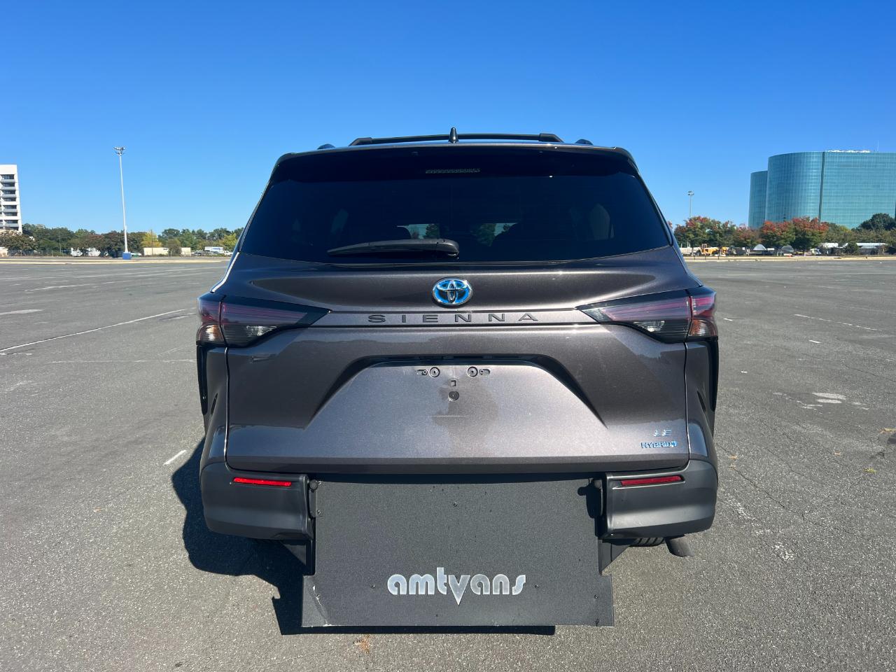 Toyota Sienna LE 8-Passenger 2024