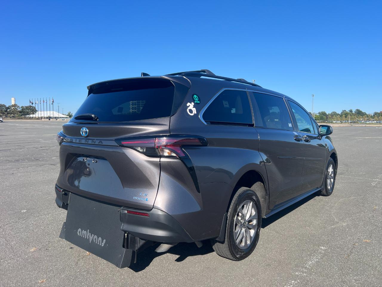 Toyota Sienna LE 8-Passenger 2024