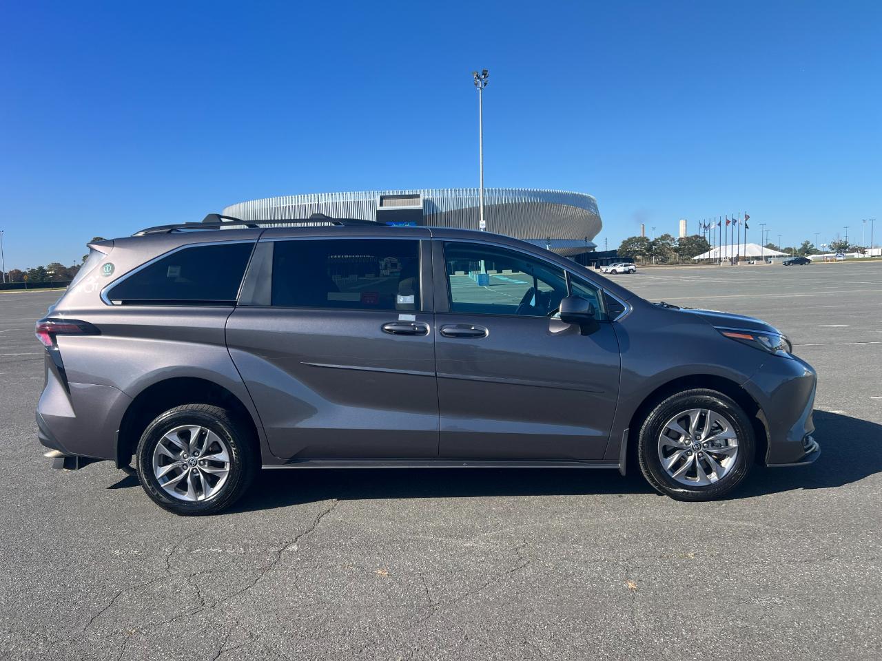 Toyota Sienna LE 8-Passenger 2024