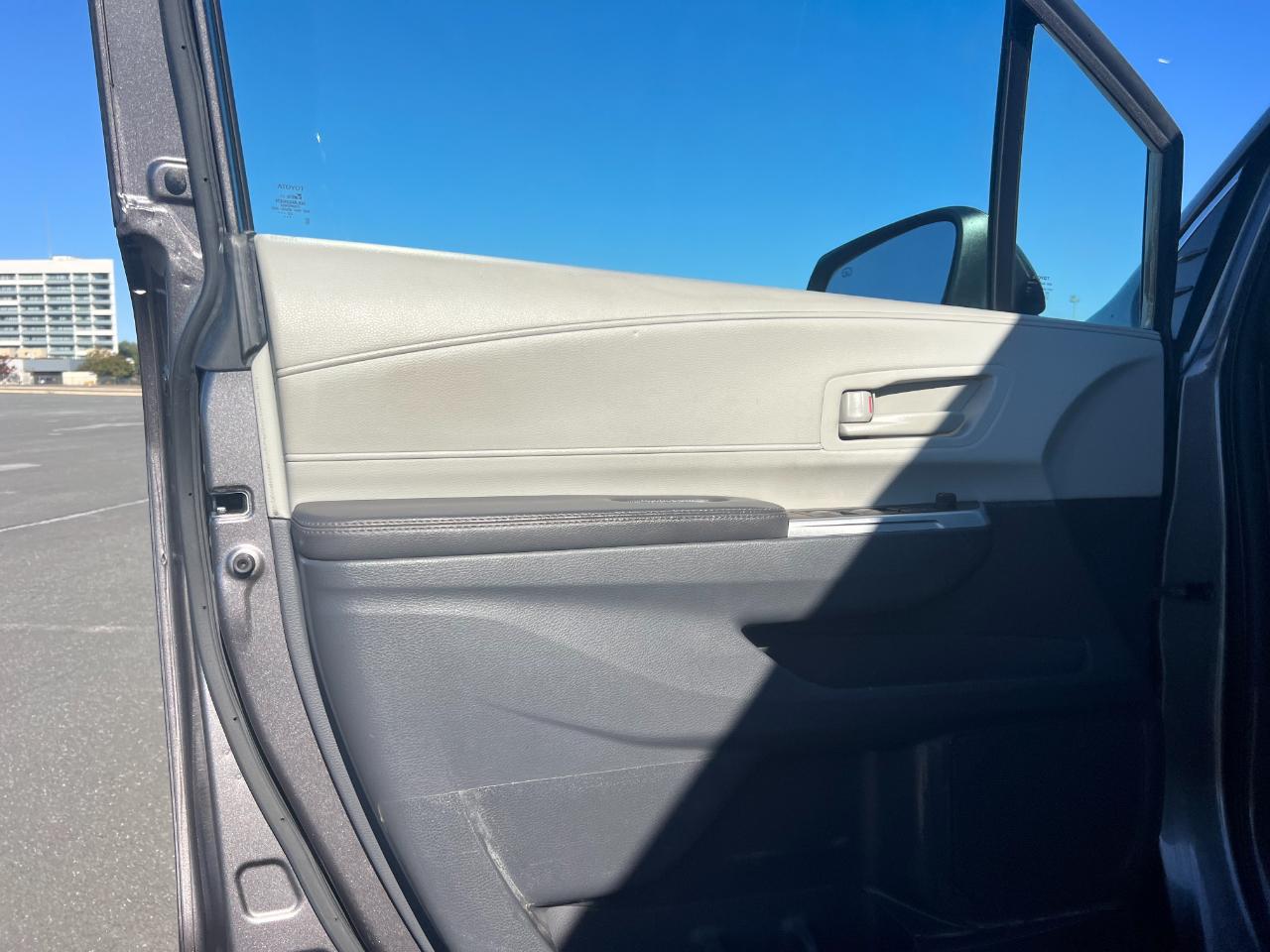 Toyota Sienna LE 8-Passenger 2024
