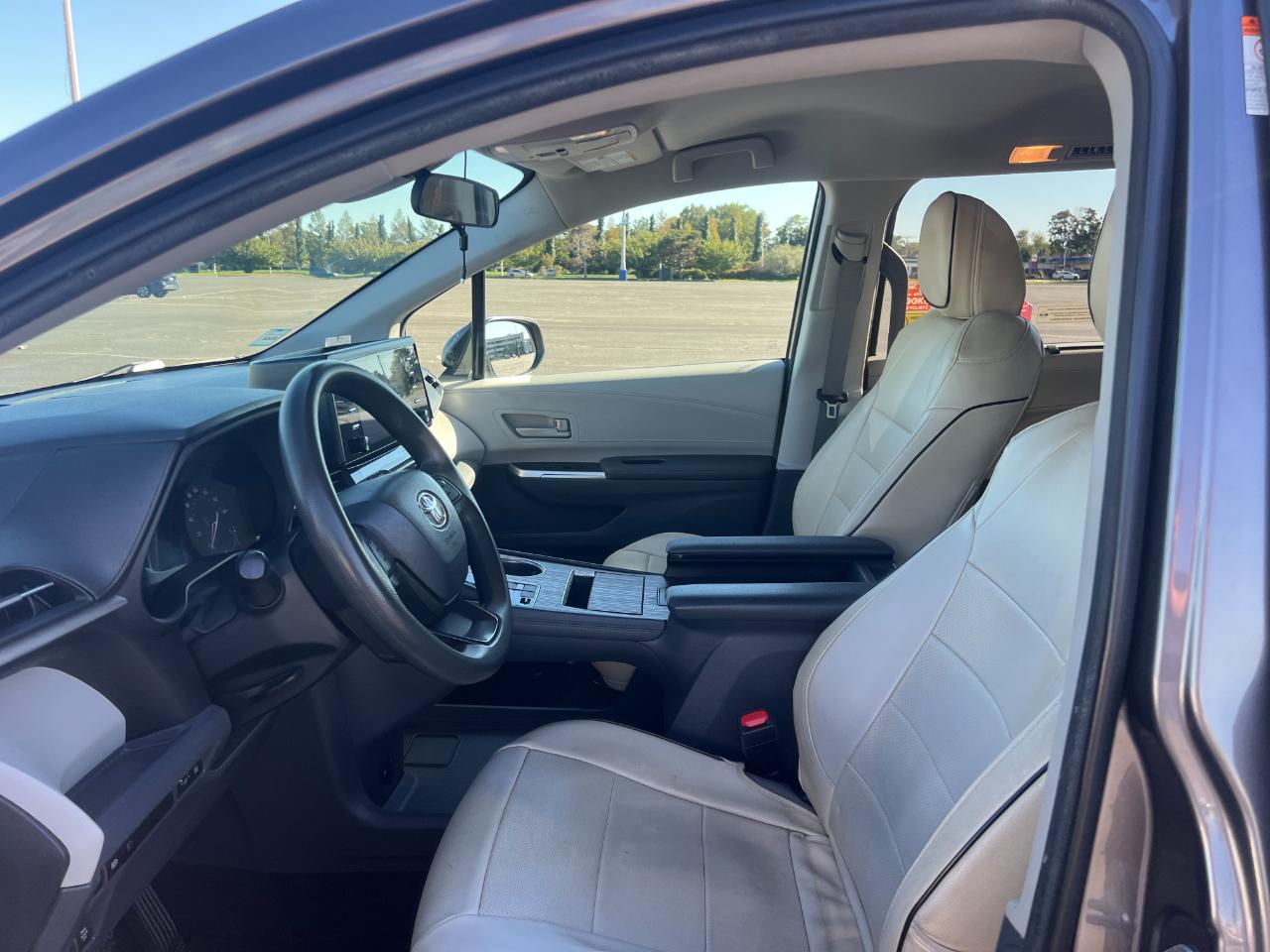 Toyota Sienna LE 8-Passenger 2024