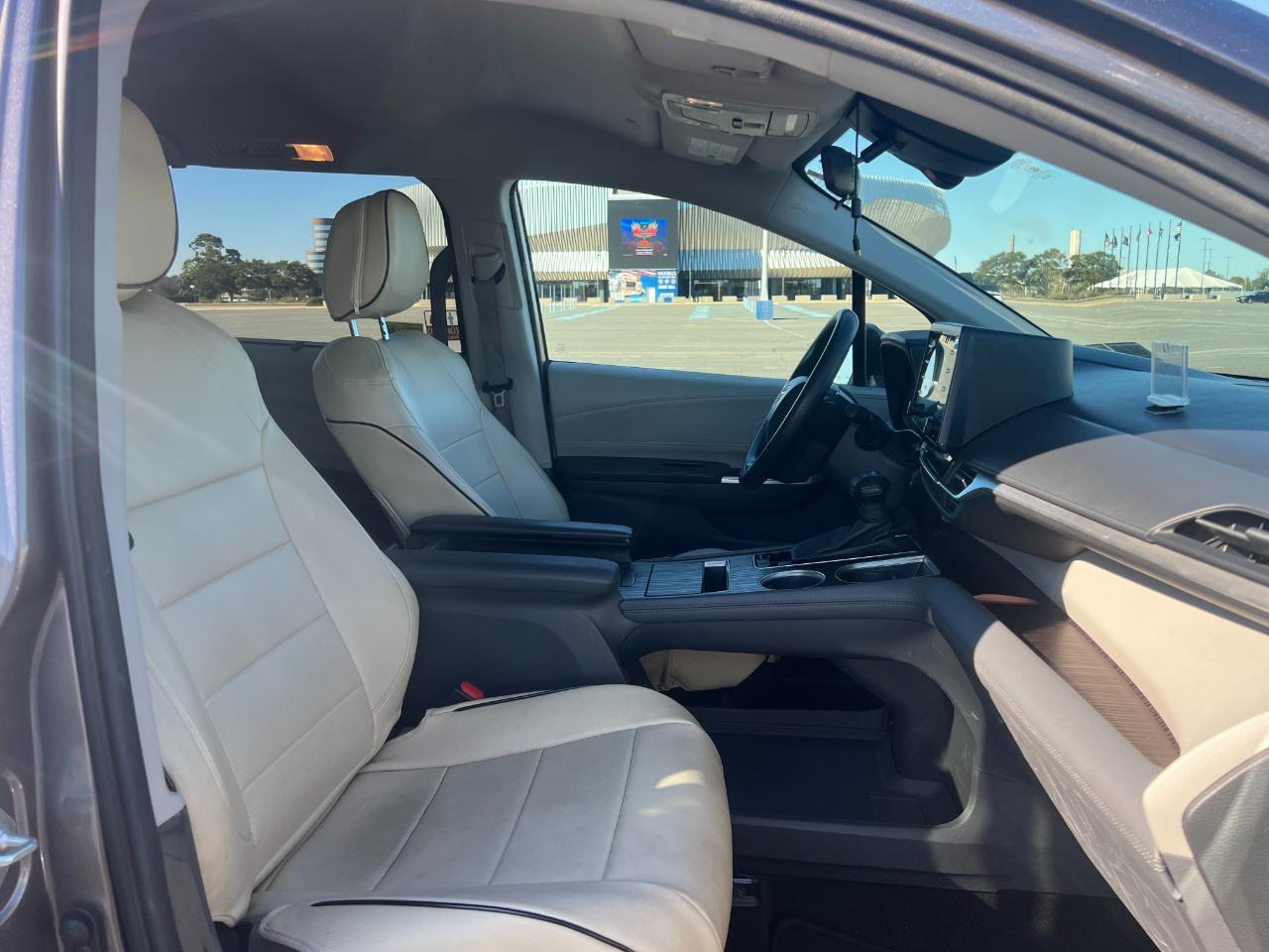 Toyota Sienna LE 8-Passenger 2024