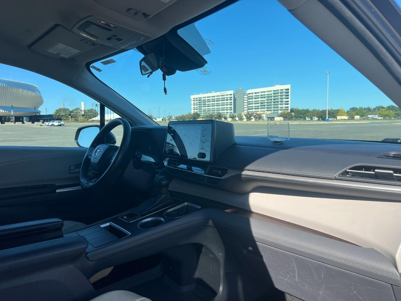Toyota Sienna LE 8-Passenger 2024