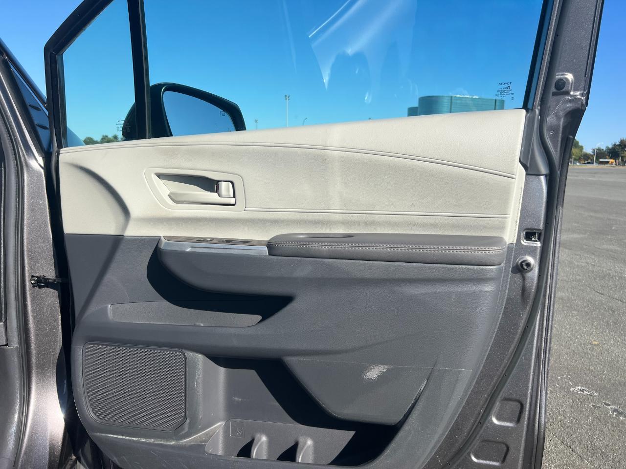 Toyota Sienna LE 8-Passenger 2024