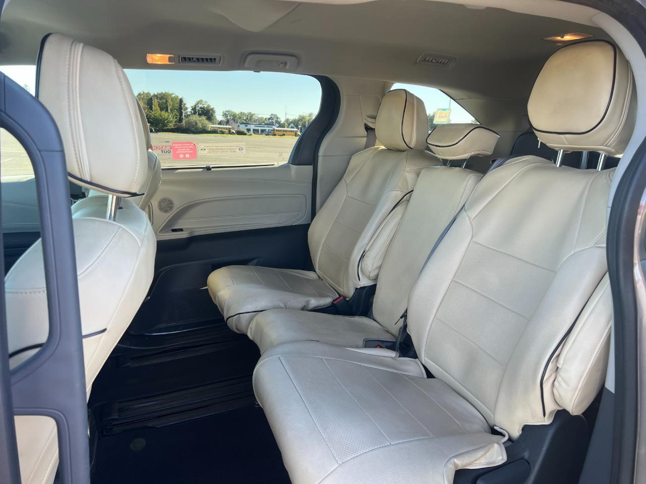 Toyota Sienna LE 8-Passenger 2024