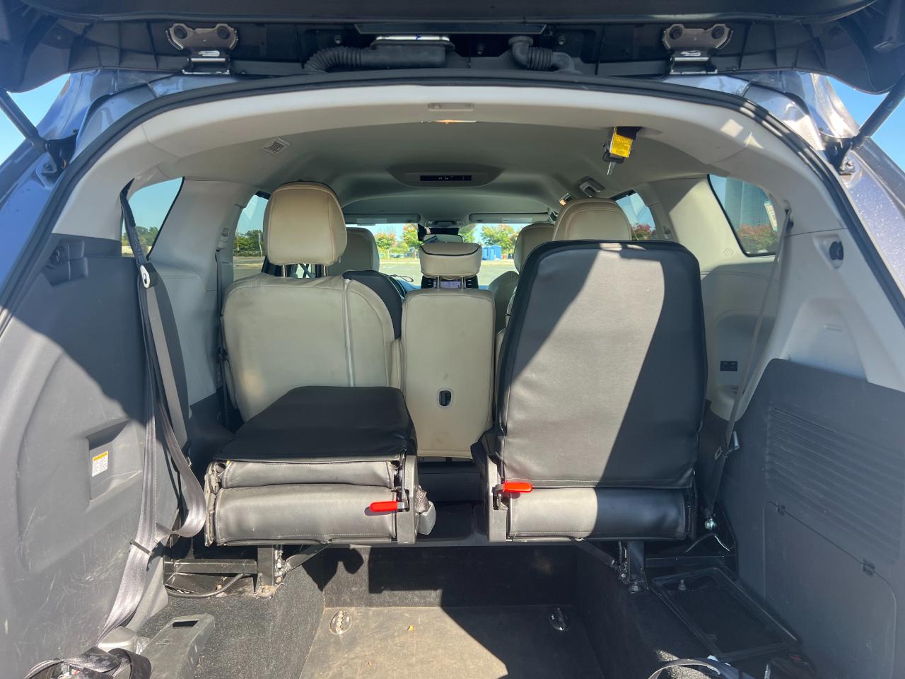 Toyota Sienna LE 8-Passenger 2024
