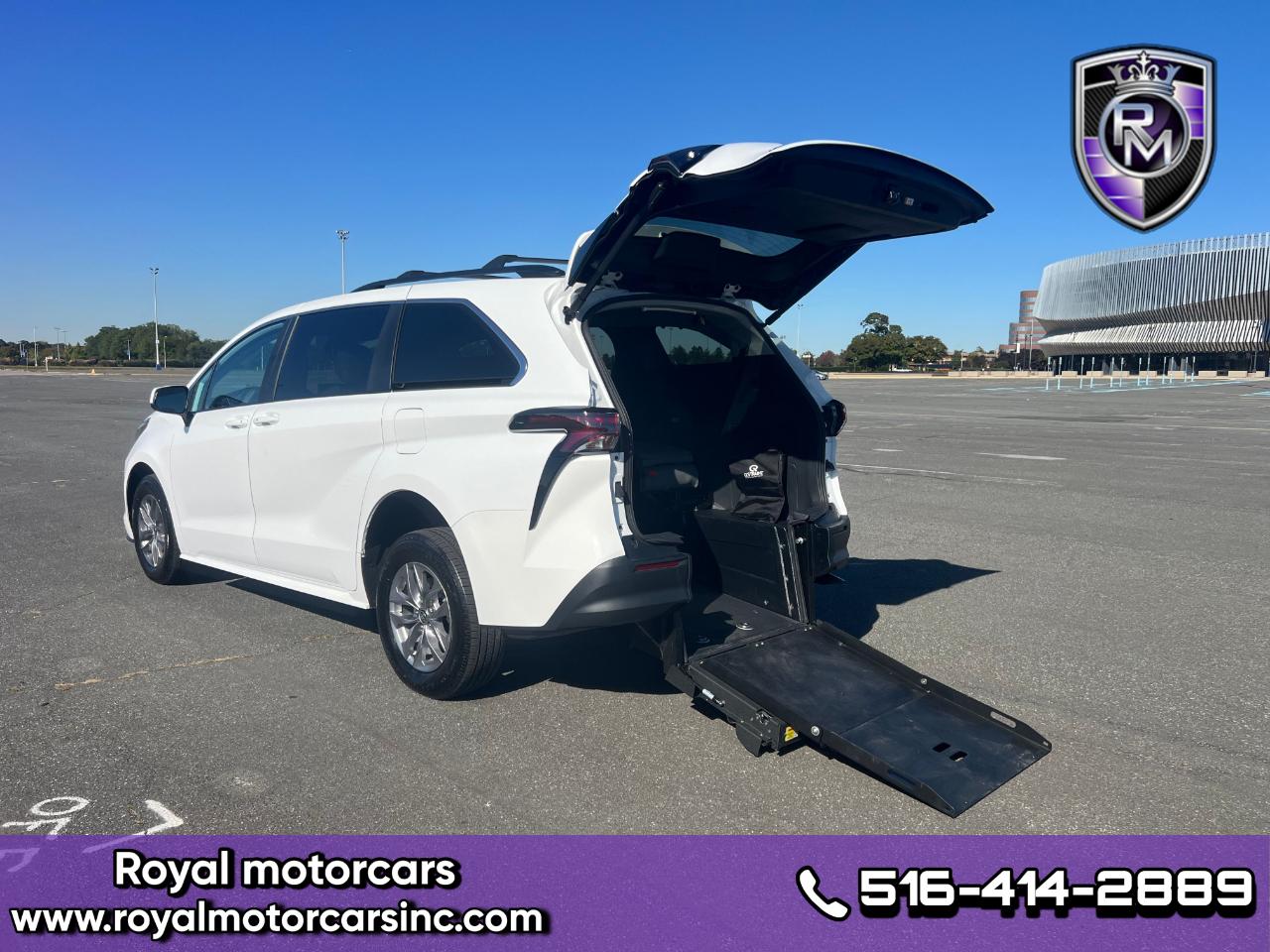 Toyota Sienna LE 8-Passenger 2026