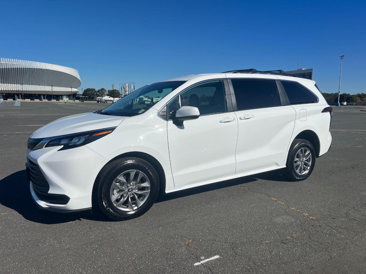 Toyota Sienna LE 8-Passenger 2026