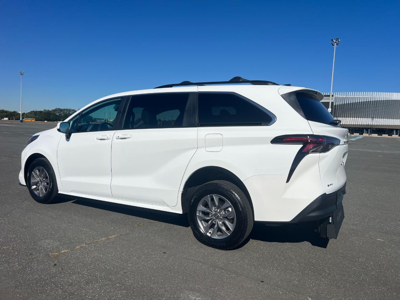Toyota Sienna LE 8-Passenger 2026