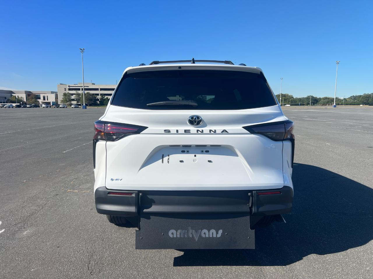 Toyota Sienna LE 8-Passenger 2026