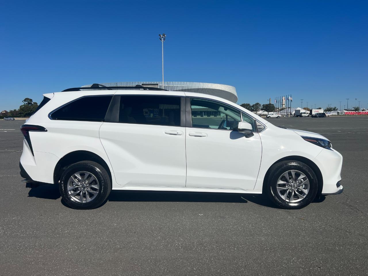 Toyota Sienna LE 8-Passenger 2026