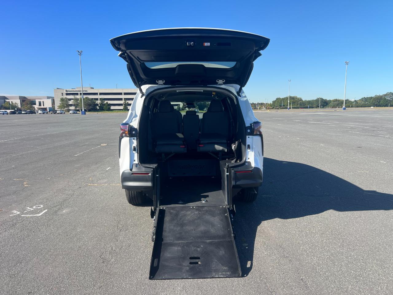 Toyota Sienna LE 8-Passenger 2026