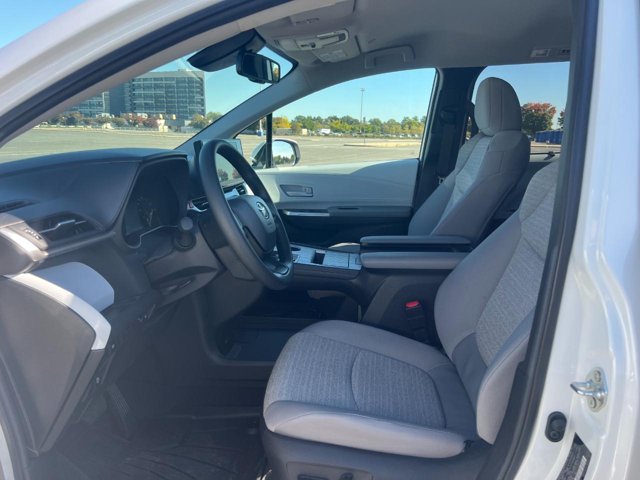 Toyota Sienna LE 8-Passenger 2026