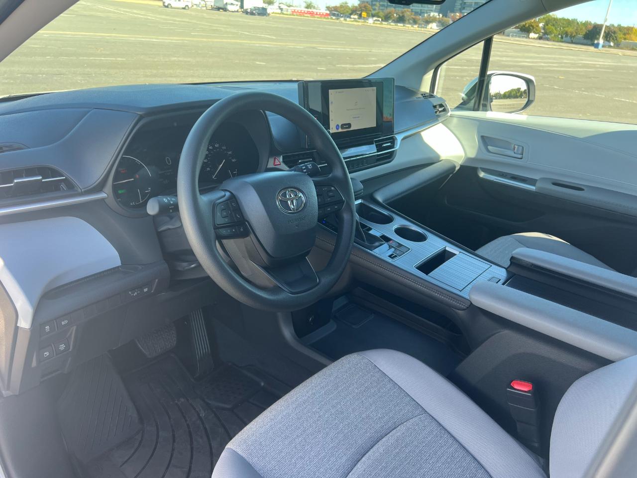 Toyota Sienna LE 8-Passenger 2026