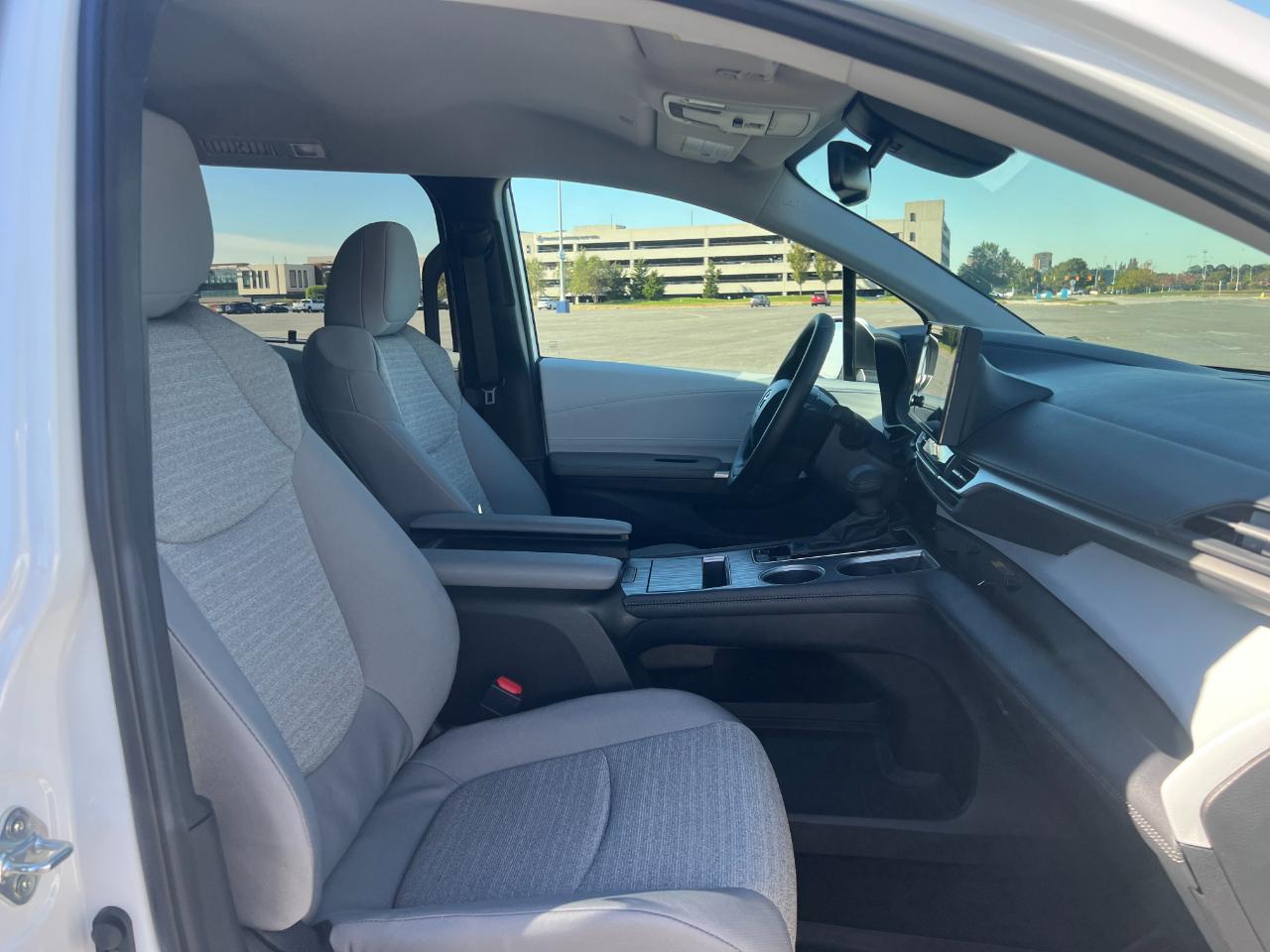 Toyota Sienna LE 8-Passenger 2026