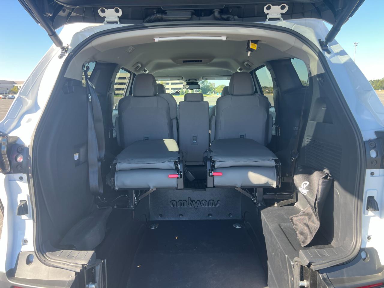 Toyota Sienna LE 8-Passenger 2026