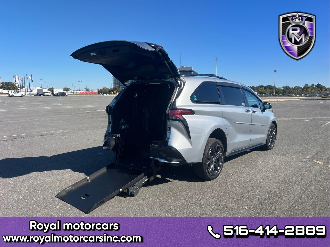 Toyota Sienna XSE 7-Passenger 2025
