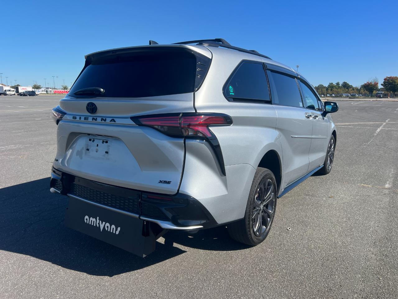 Toyota Sienna XSE 7-Passenger 2025