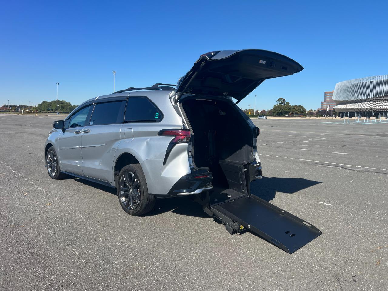 Toyota Sienna XSE 7-Passenger 2025