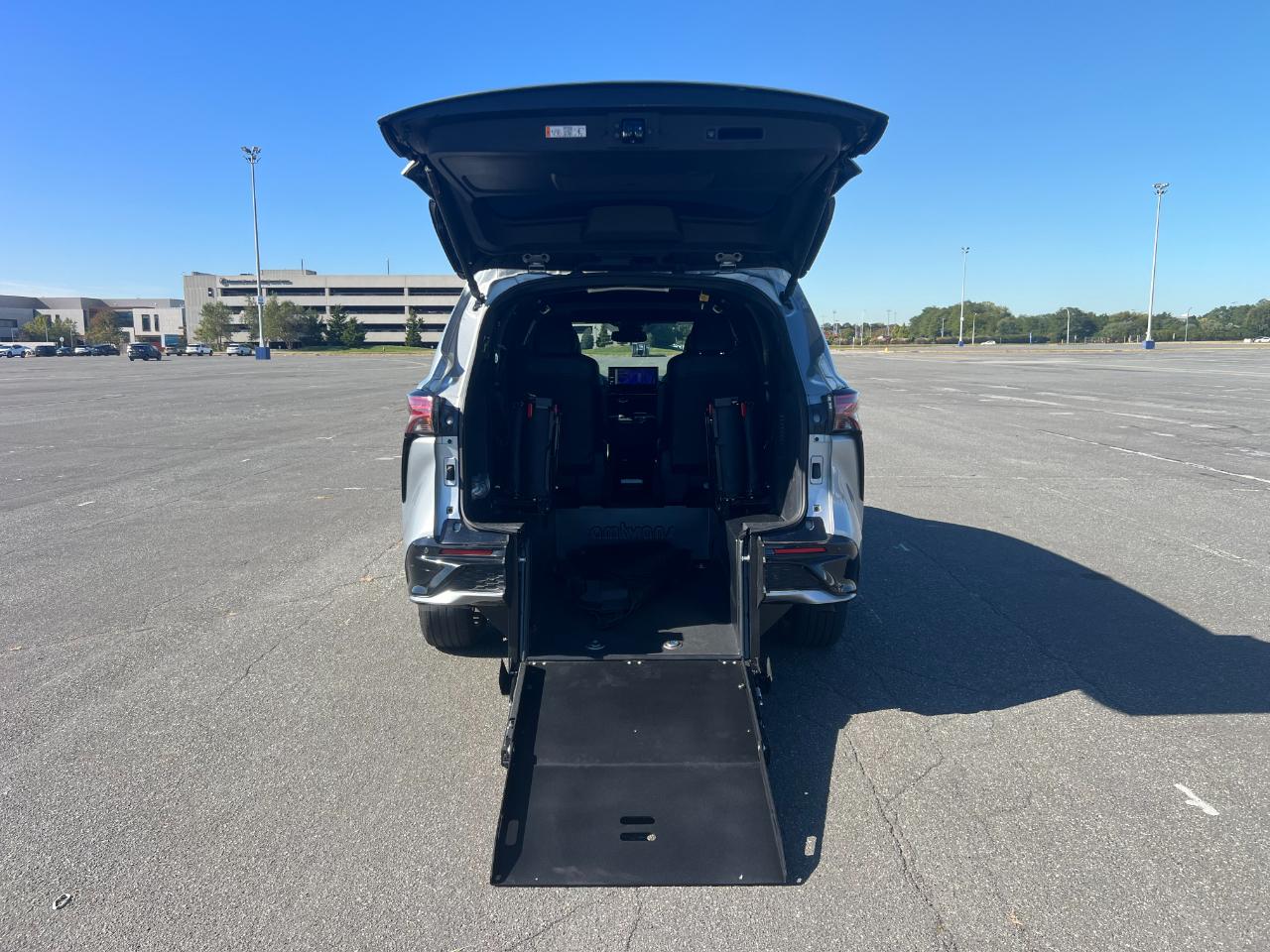 Toyota Sienna XSE 7-Passenger 2025