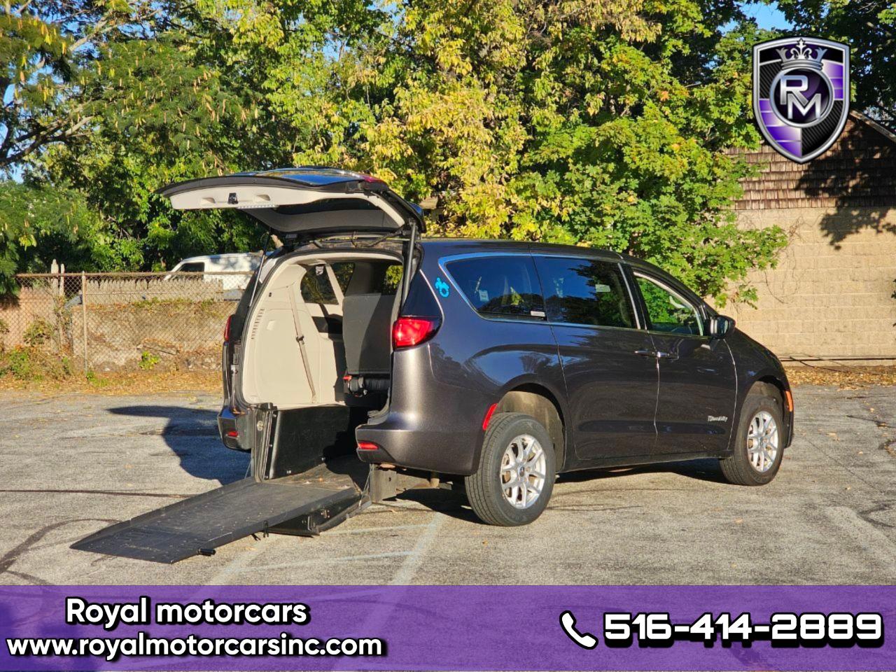 2021 Chrysler Voyager LX
