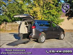 2021 Chrysler Voyager 